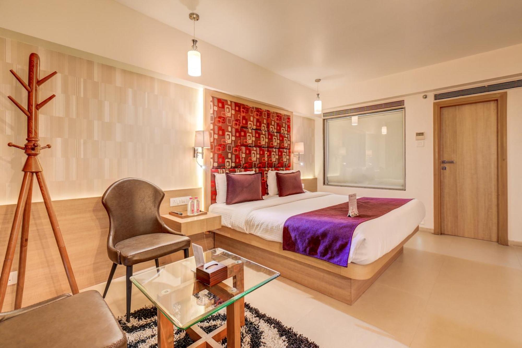 The Ssk Solitaire Hotel & Banquets Nashik Exterior photo