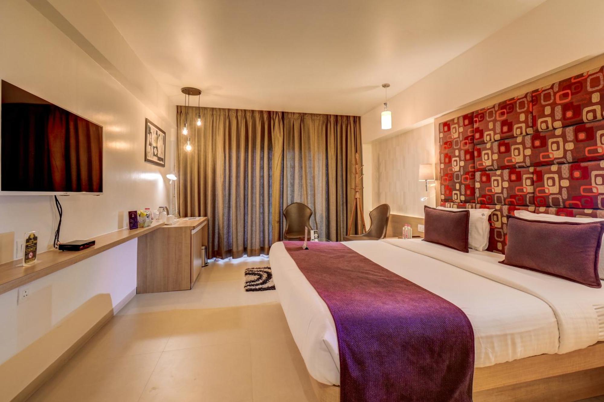 The Ssk Solitaire Hotel & Banquets Nashik Exterior photo