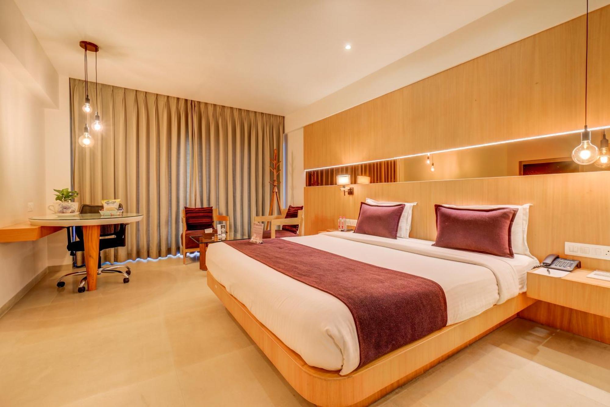 The Ssk Solitaire Hotel & Banquets Nashik Exterior photo
