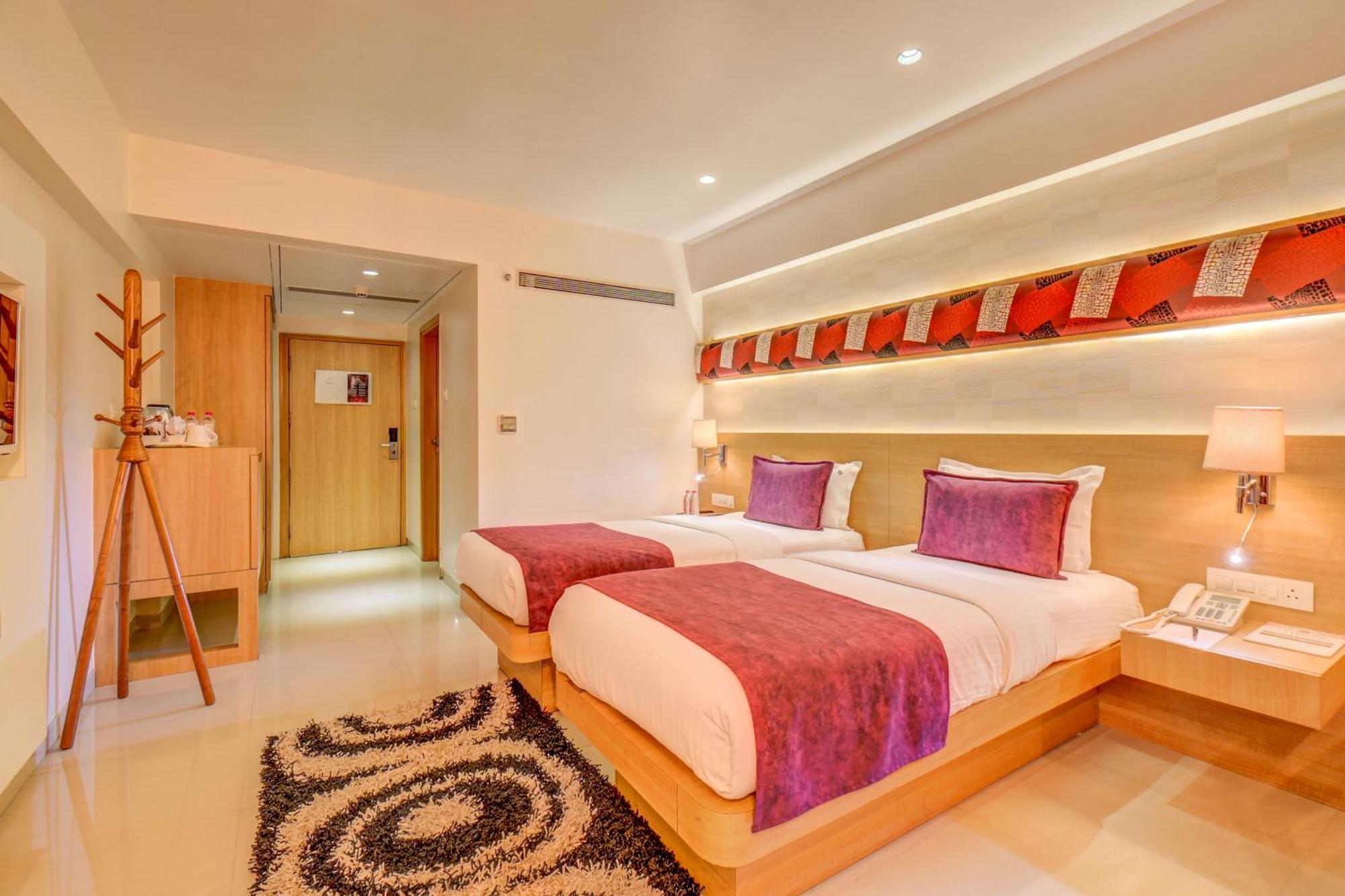 The Ssk Solitaire Hotel & Banquets Nashik Exterior photo
